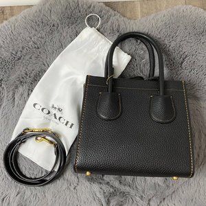 Cashin Carry Tote 22 - Like New